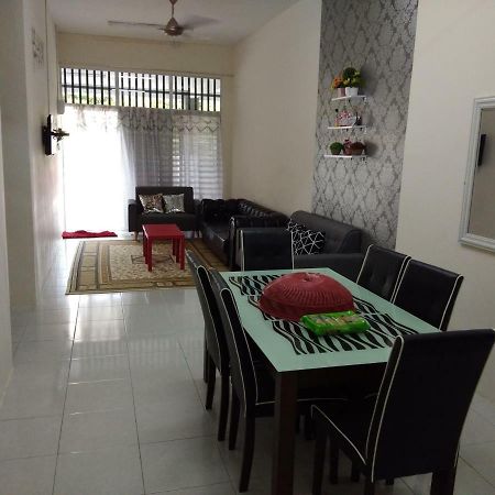 Zah'Ra Homestay Kuala Lipis Exterior foto