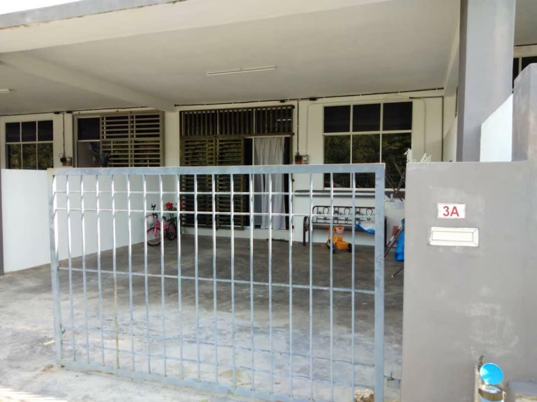 Zah'Ra Homestay Kuala Lipis Exterior foto